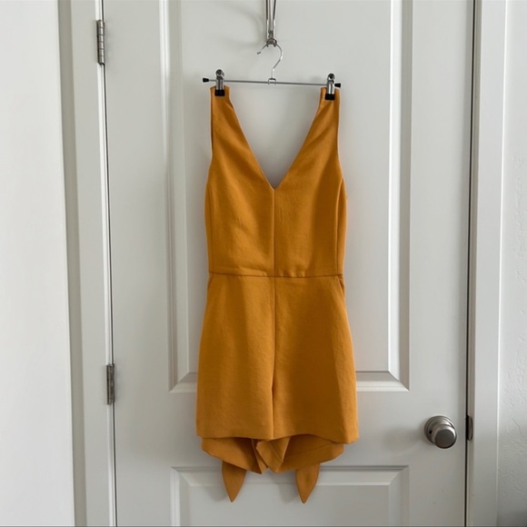 Wilfred Pants - Aritzia Wilfred Ecoulement V-Neck Romper - Mustard Yellow (6)